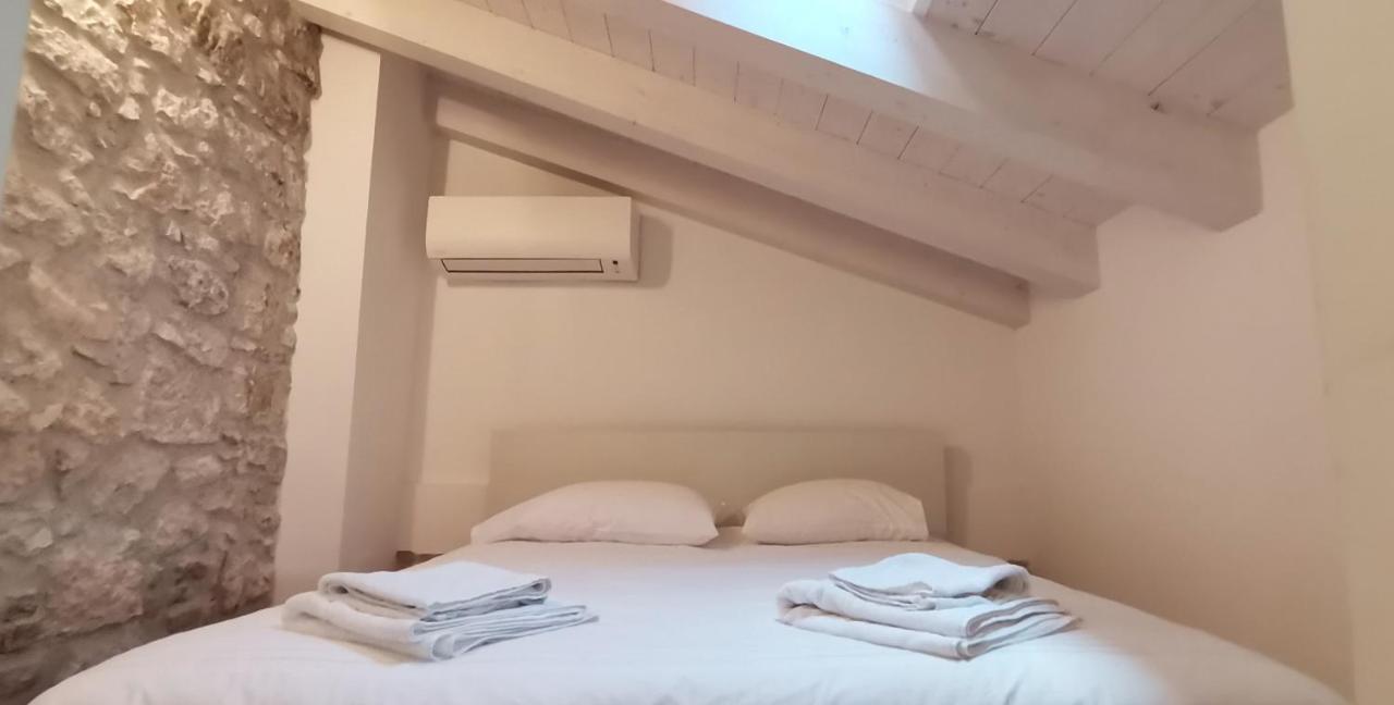 Apartments Casa Roccia Bianca Ровинь Экстерьер фото