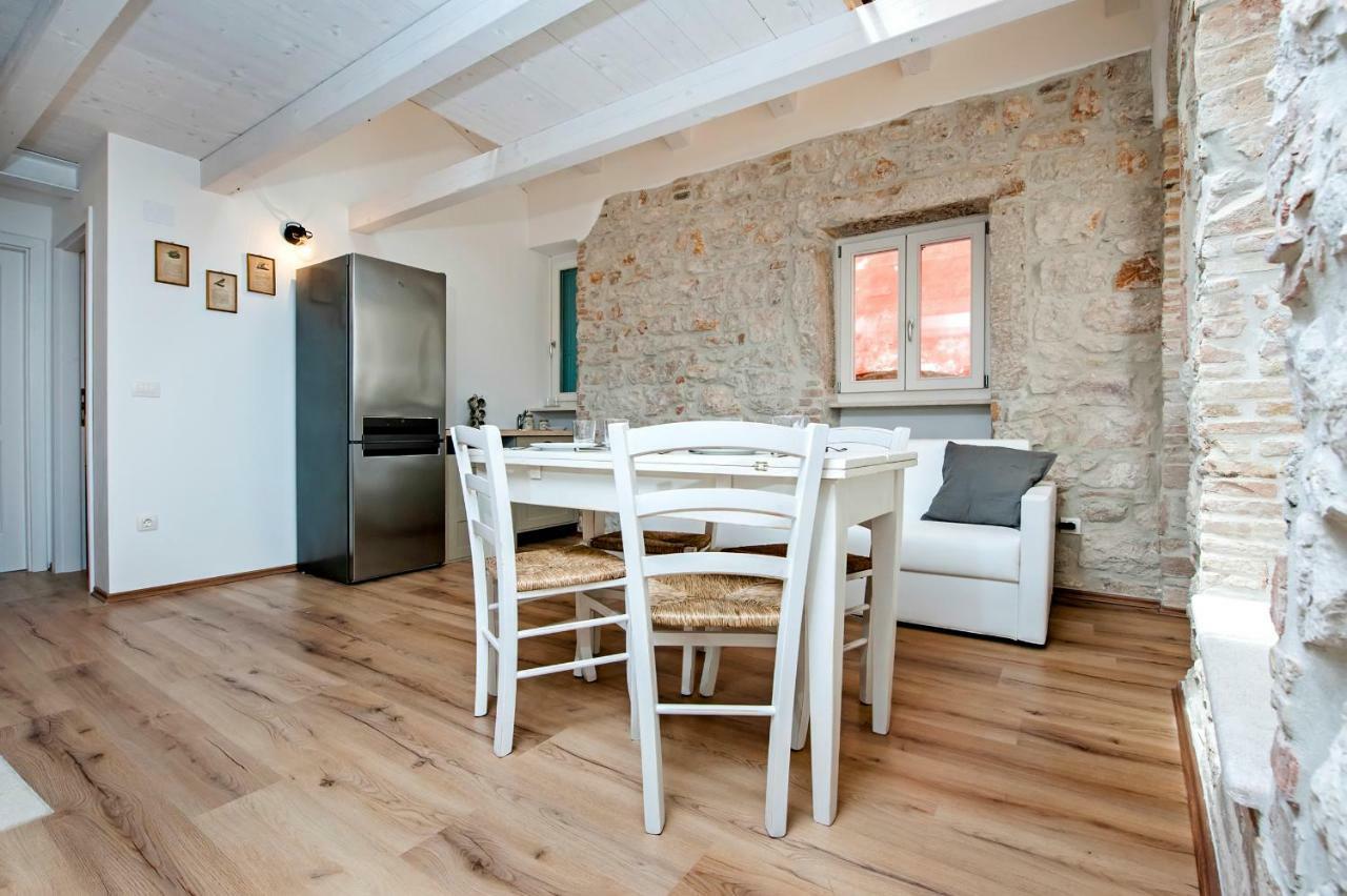 Apartments Casa Roccia Bianca Ровинь Экстерьер фото