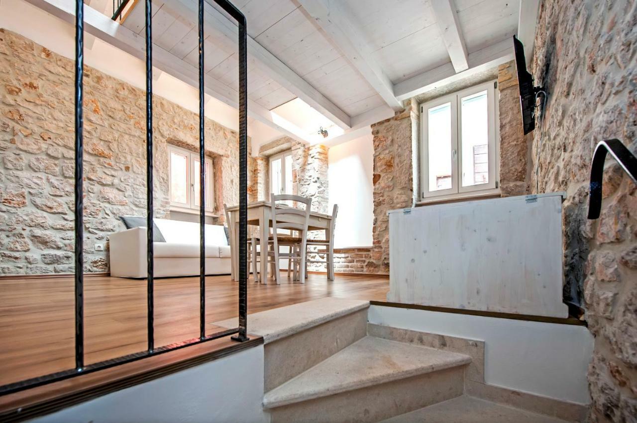 Apartments Casa Roccia Bianca Ровинь Экстерьер фото