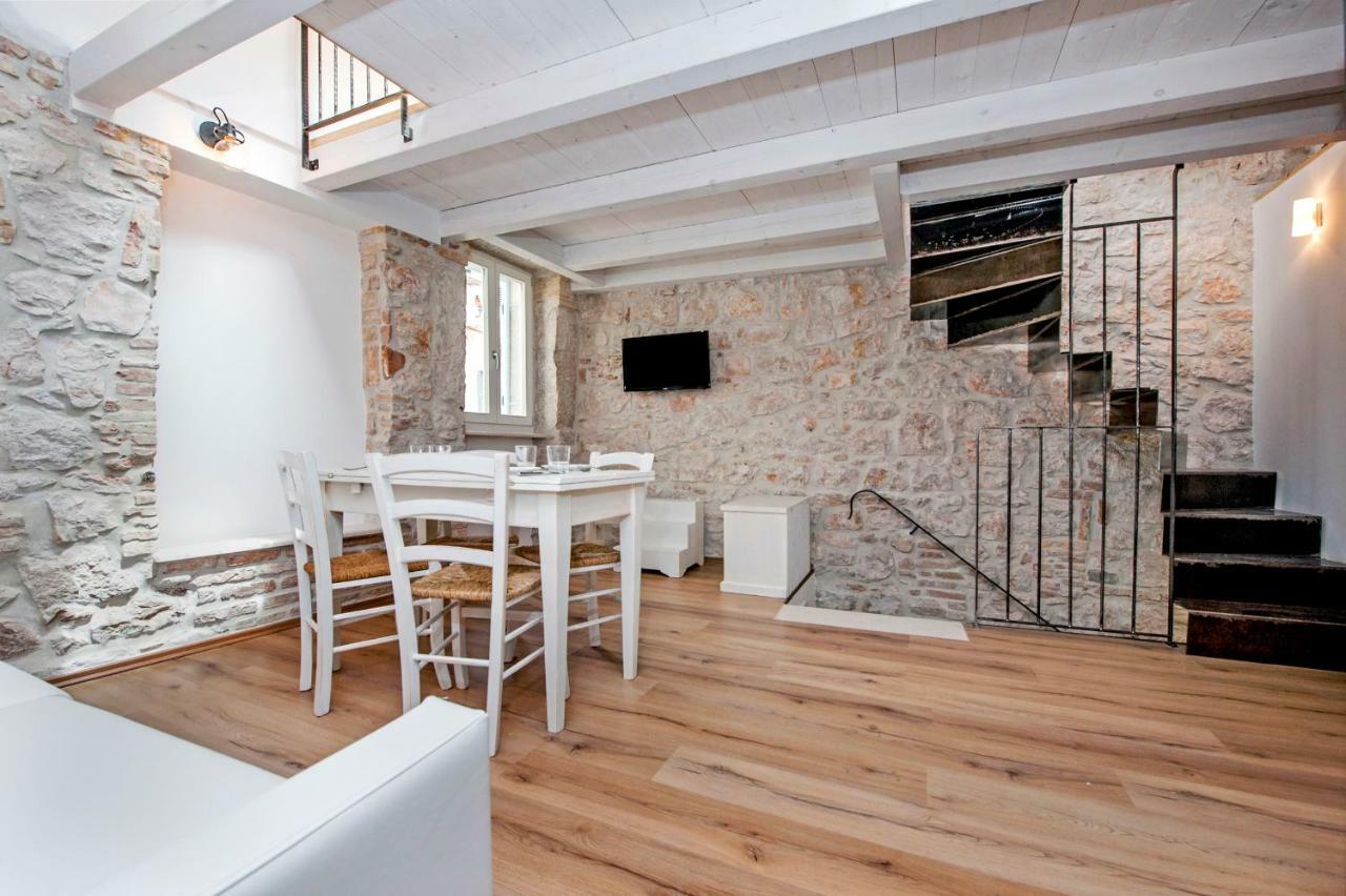 Apartments Casa Roccia Bianca Ровинь Экстерьер фото