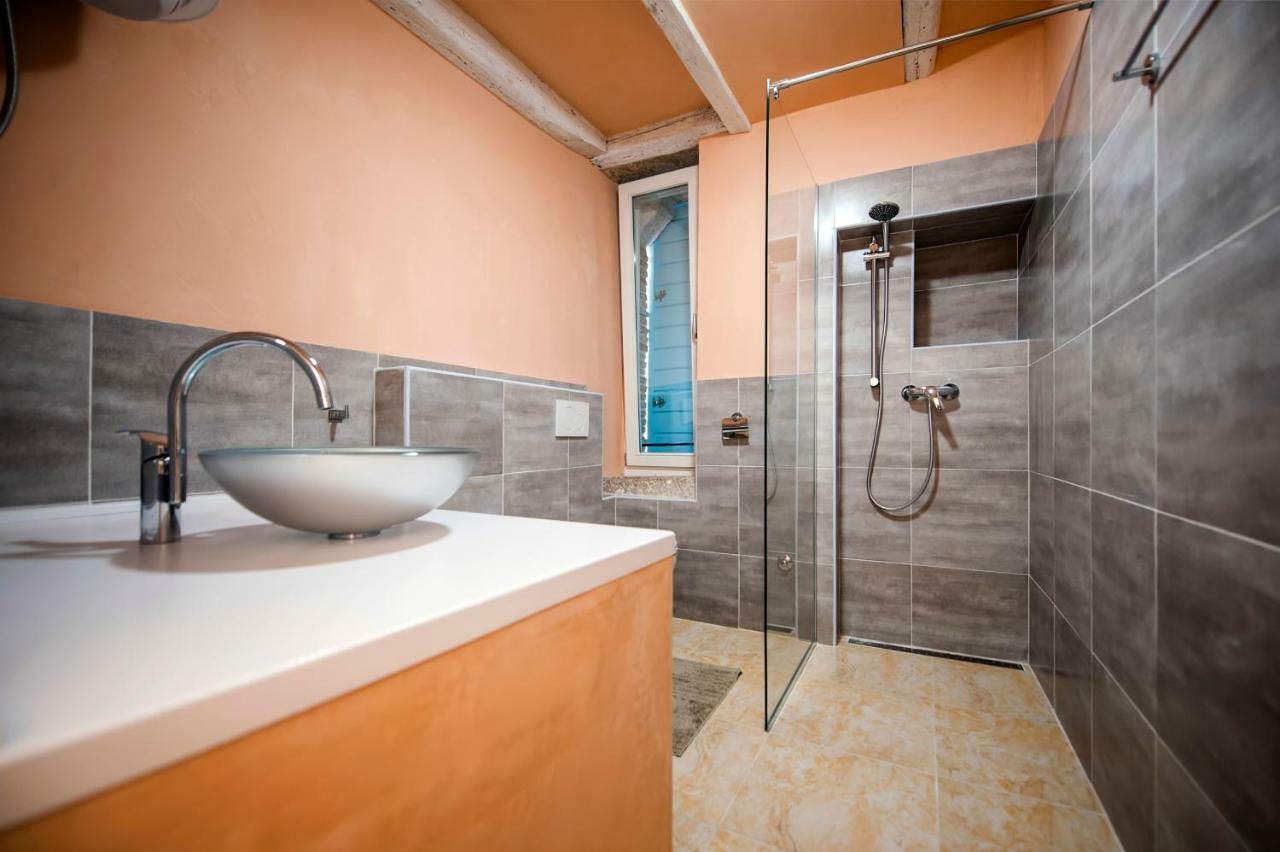 Apartments Casa Roccia Bianca Ровинь Экстерьер фото