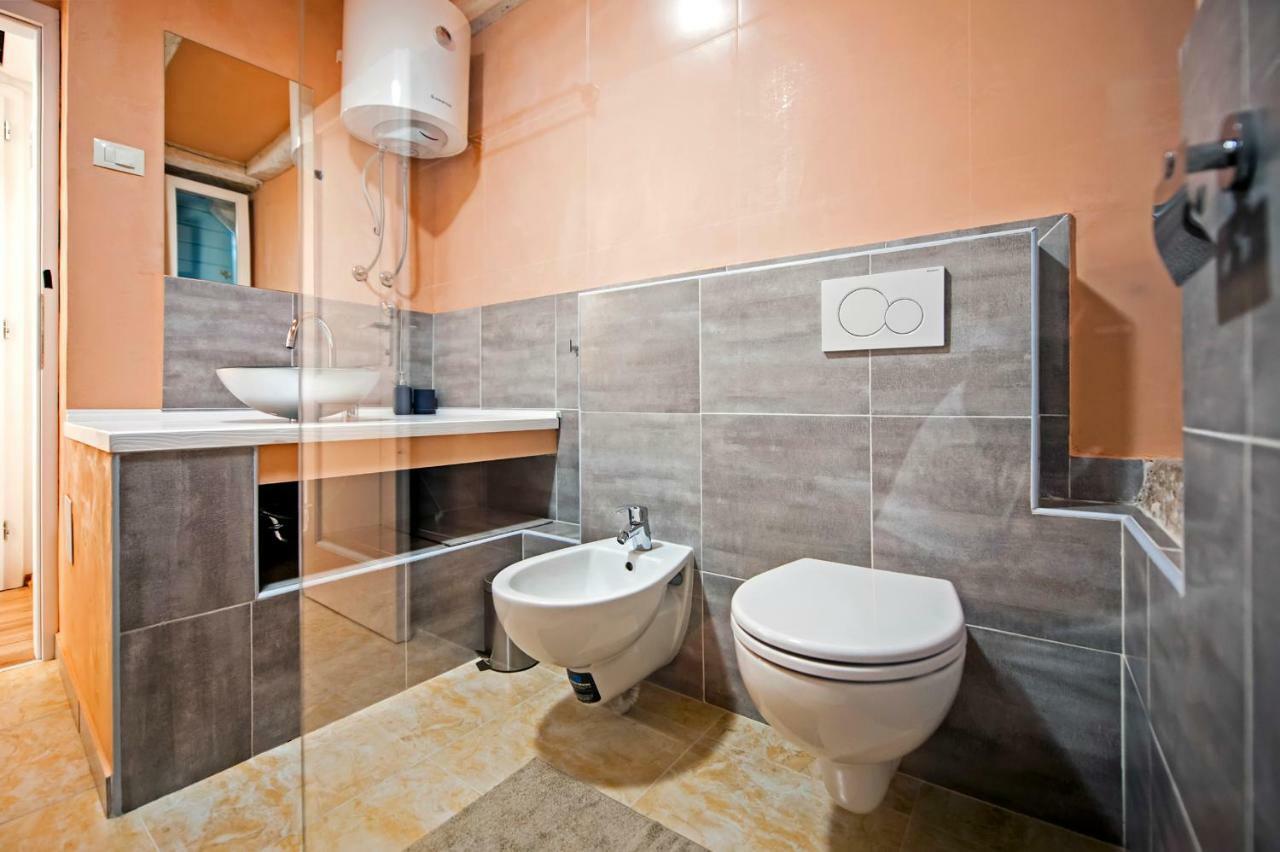 Apartments Casa Roccia Bianca Ровинь Экстерьер фото