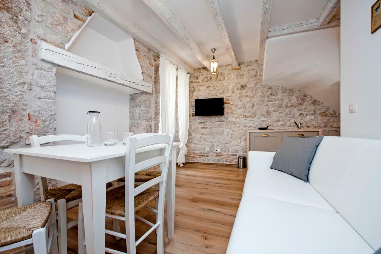 Apartments Casa Roccia Bianca Ровинь Экстерьер фото
