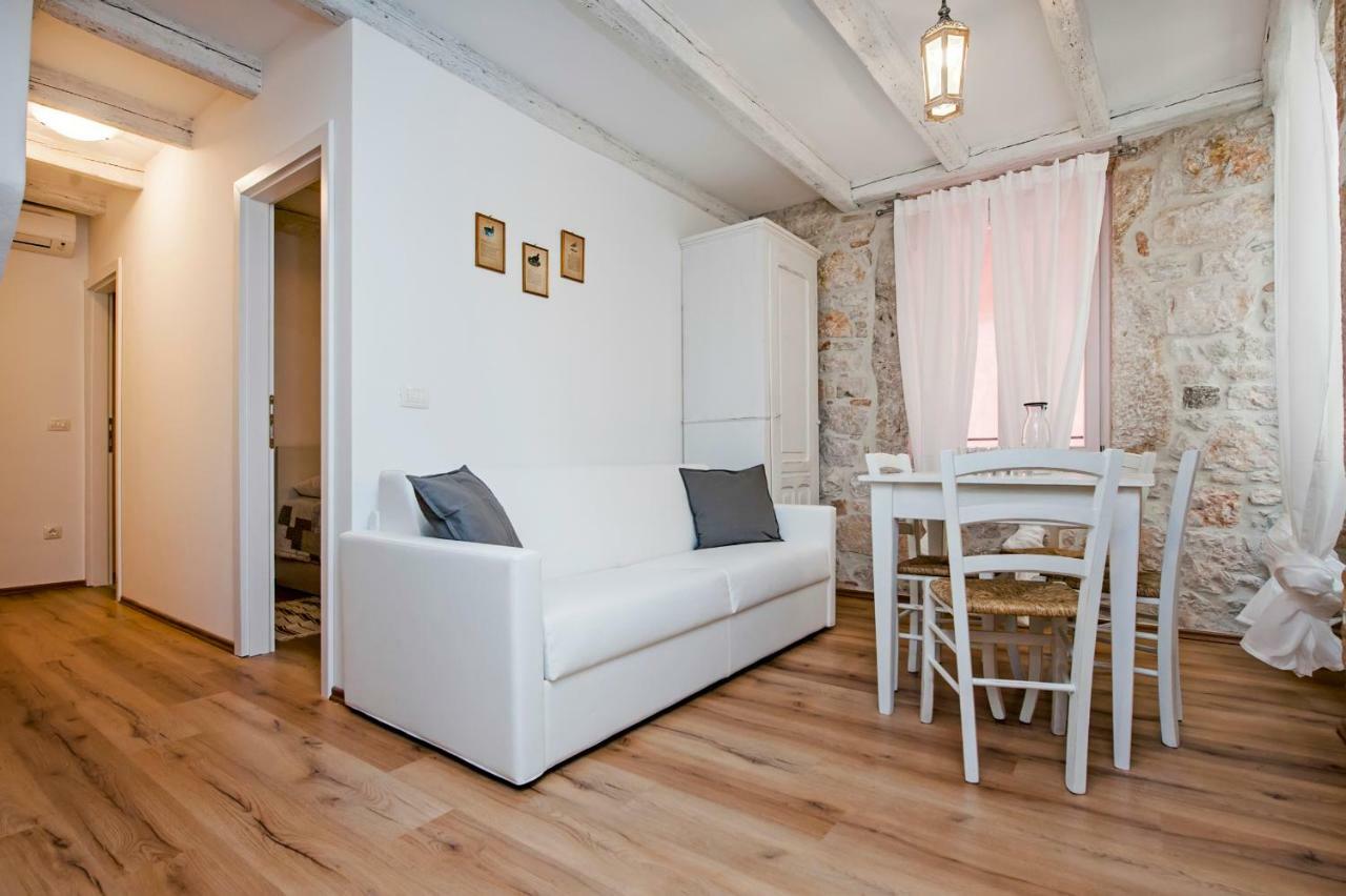 Apartments Casa Roccia Bianca Ровинь Экстерьер фото