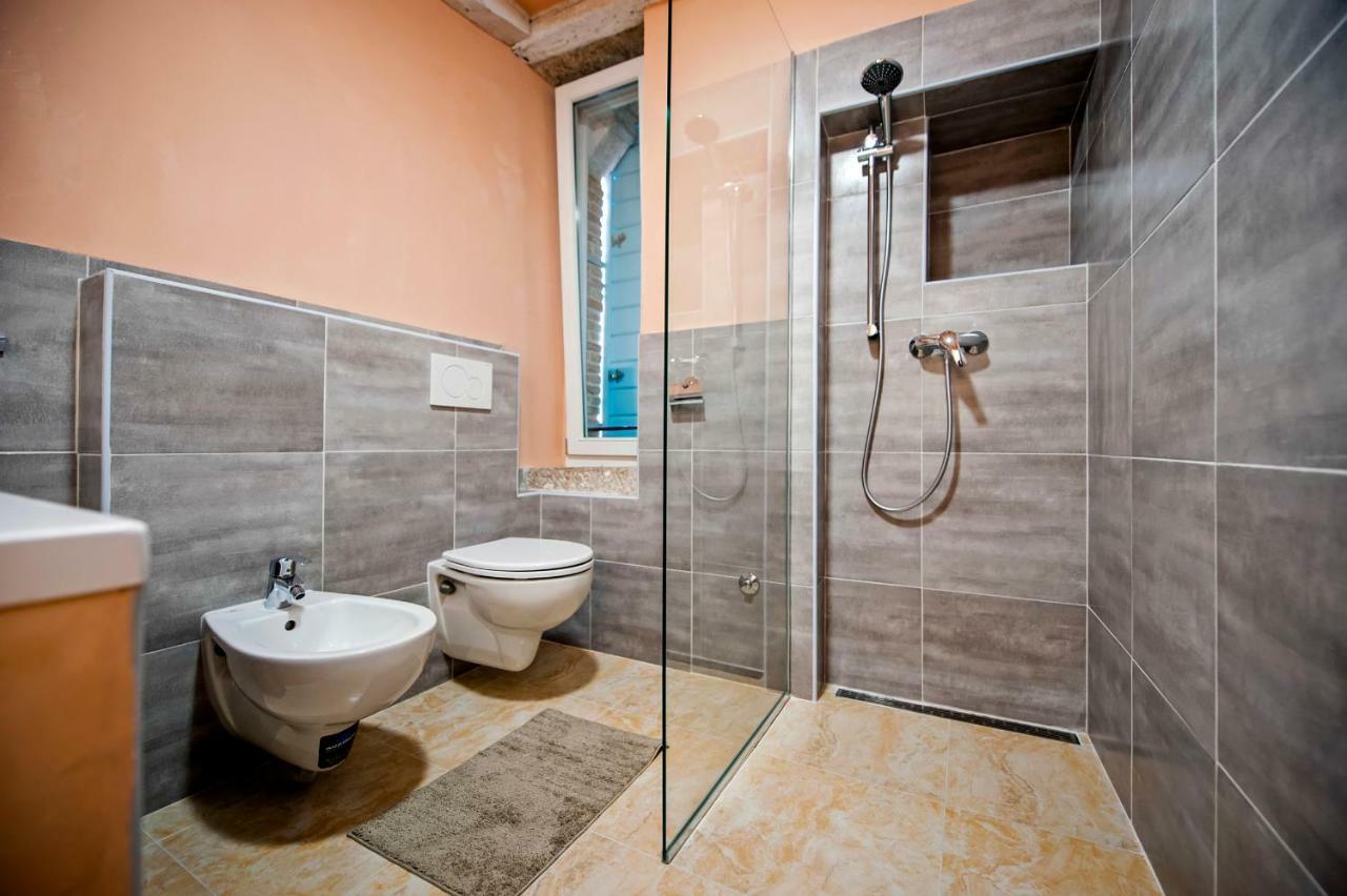 Apartments Casa Roccia Bianca Ровинь Экстерьер фото