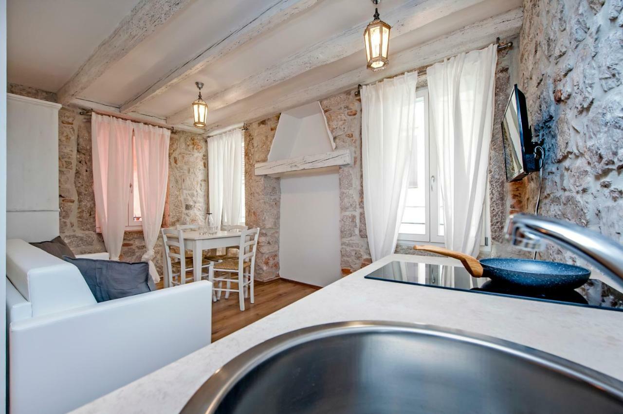 Apartments Casa Roccia Bianca Ровинь Экстерьер фото