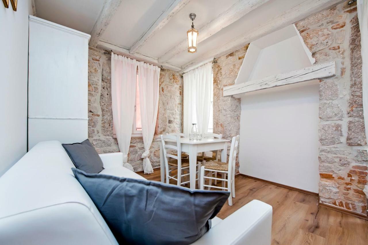 Apartments Casa Roccia Bianca Ровинь Экстерьер фото