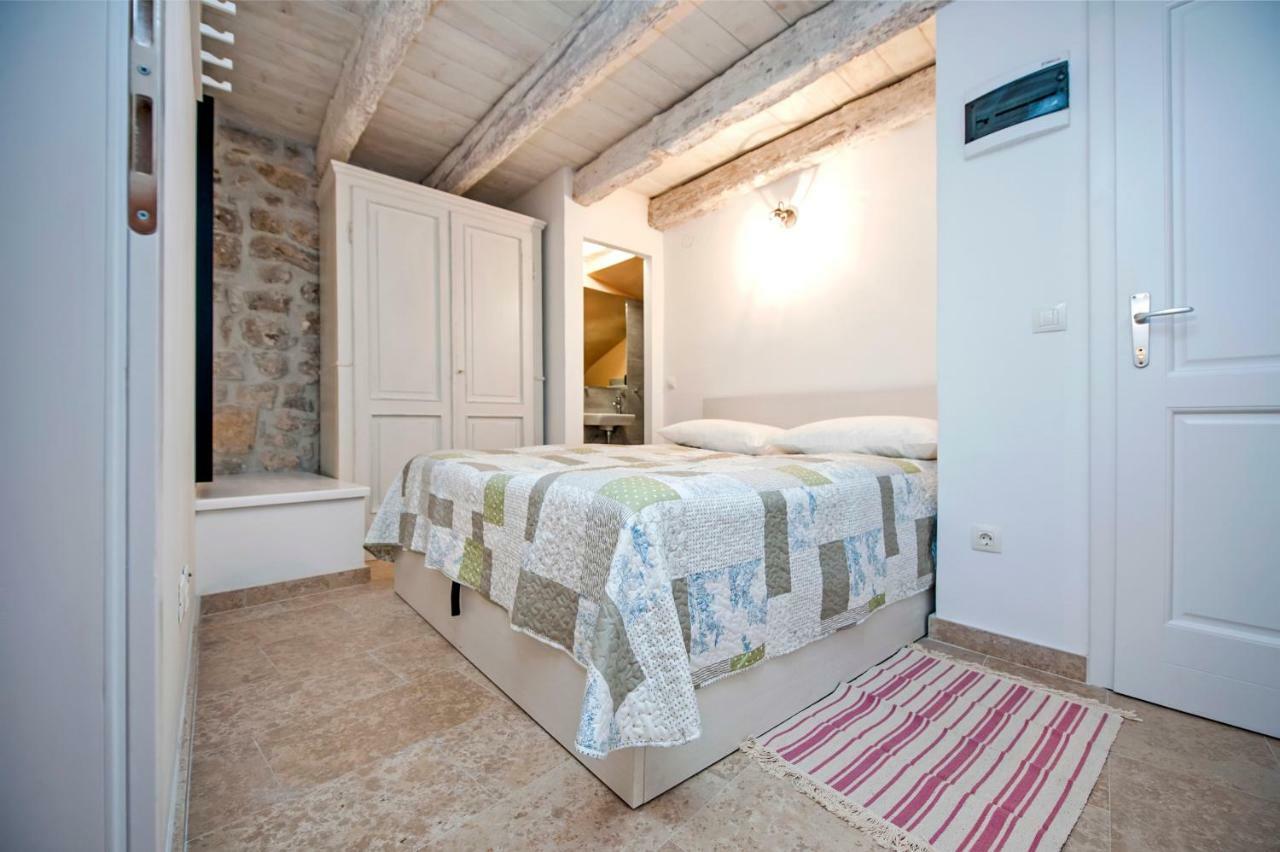 Apartments Casa Roccia Bianca Ровинь Экстерьер фото