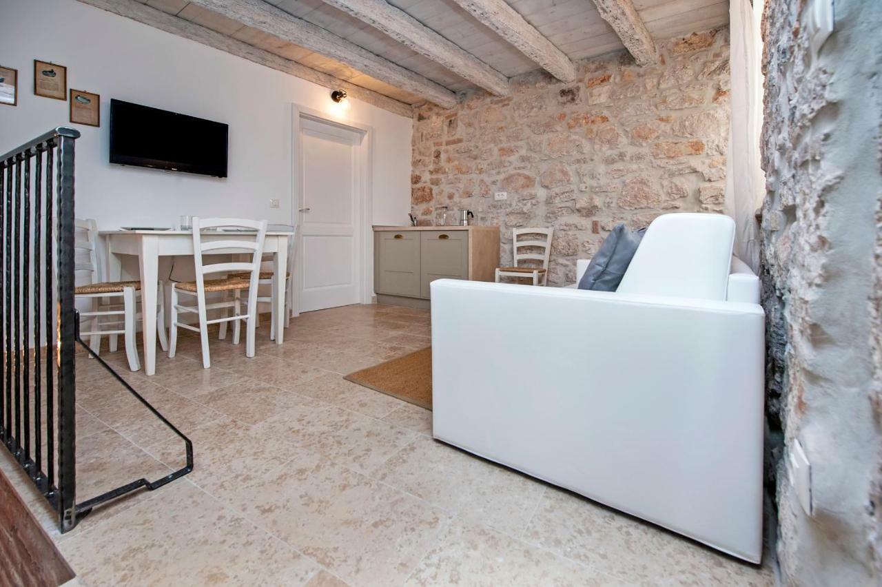 Apartments Casa Roccia Bianca Ровинь Экстерьер фото